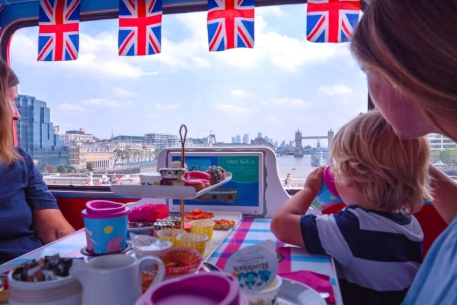 London: Peppa Pig Bus Tour with Entertainment - How the Peppa Pig Afternoon Tea Bus Tour Feels for Families
