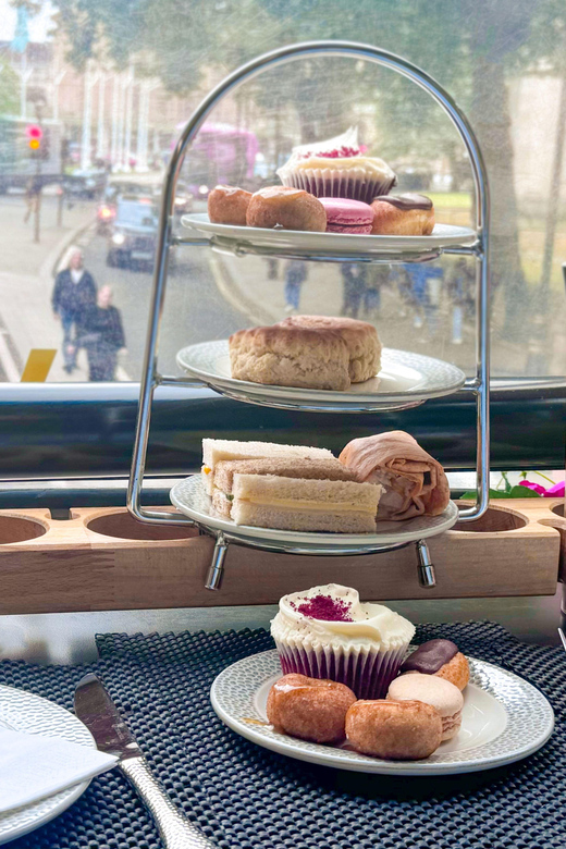 London: Taylor Swift-Inspired Afternoon Tea Bus Tour - The Taylor Swift playlist does the storytelling