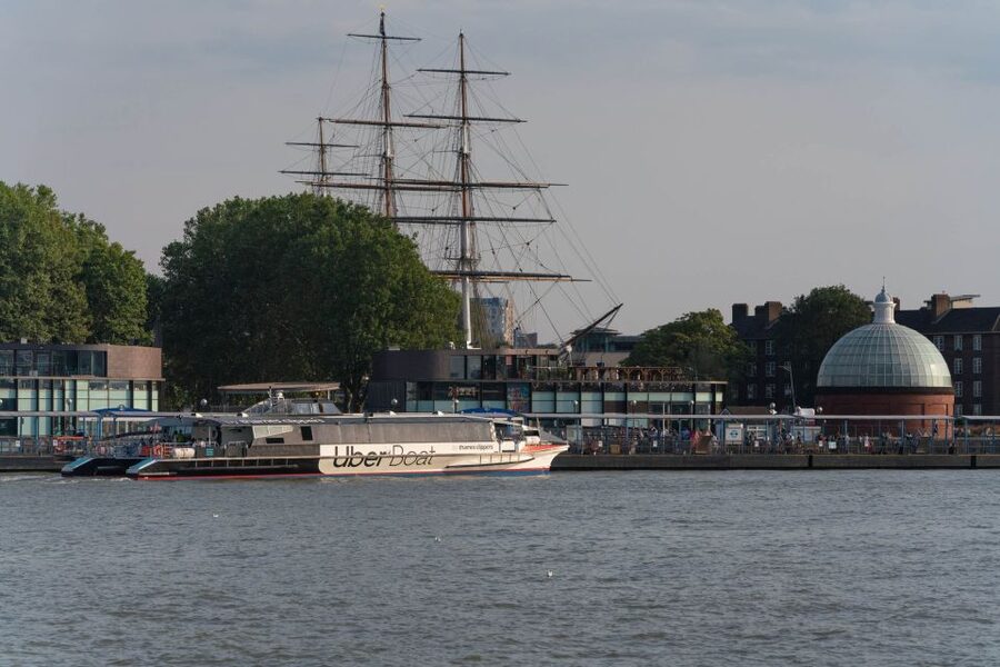 London: Uber Boat 1-Day Hop-On Hop-Off and Cable Car Tickets - Food, seating, and the kind of comfort you actually notice
