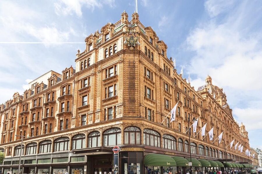 London Vintage Bus Tour and Cream Tea at Harrods - The 4-Hour Mix: Vintage Bus, Thames Boat, and Real Stops