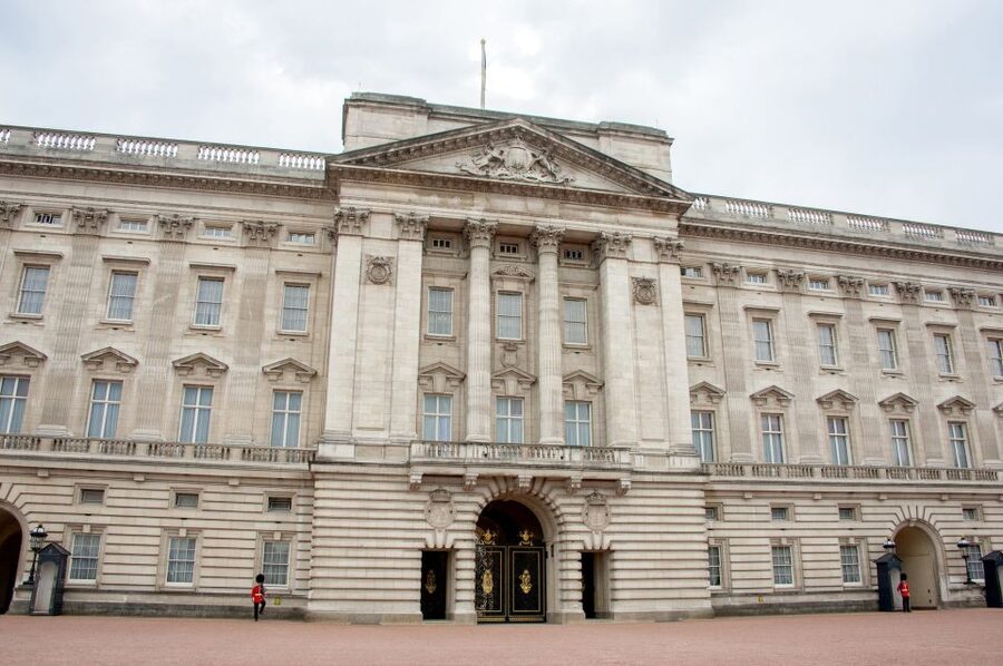 London: Vintage Bus Tour and London Eye Ticket - Buckingham Palace: Morning Is the Real Deal