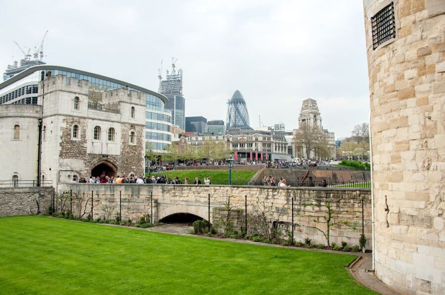 London: Vintage Bus Tour and London Eye Ticket - Vintage Routemaster Bus: The Best Way to See Big Ben and Parliament
