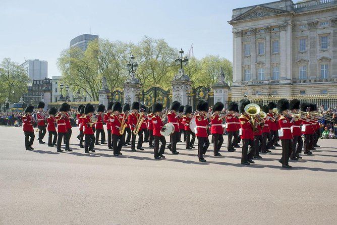 London Vintage Bus Tour Including River Thames Cruise with Optional Lunch - Comfort, sound, and traffic: where the experience can vary