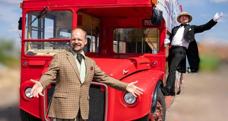 London Vintage Bus Tour: Live Comedy Sightseeing Show - Touring London from a Vintage Routemaster Theater Seat