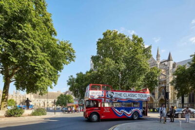 London Vintage Bus Tour: Live Comedy Sightseeing Show - Your Starting Point Near Trafalgar Square
