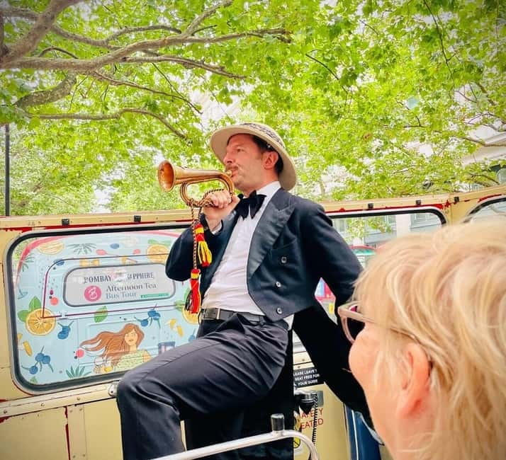London Vintage Bus Tour: Live Comedy Sightseeing Show - How the Tour Keeps Time and Attention in Check
