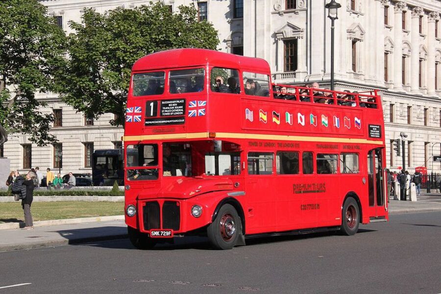 London Vintage Bus Tour, Thames Cruise, Fish & Chips - Fish and Chips at a Traditional Pub: Lunch Like a Local