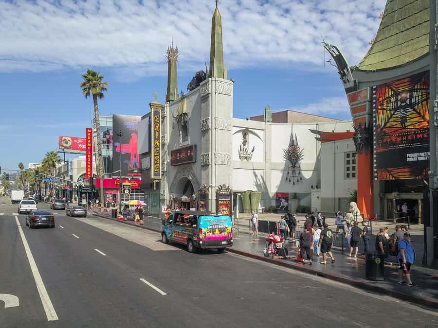 Los Angeles: Celebrity Homes and Hollywood Open-Air Bus Tour - Beverly Hills Sign Stop: Fast Photos, Plus a Restroom Moment