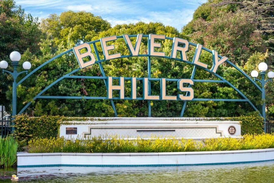Los Angeles: Celebrity Homes and Movie Scenes Bus Tour - Beverly Hills and Rodeo Drive: iconic streets without the hassle of getting there