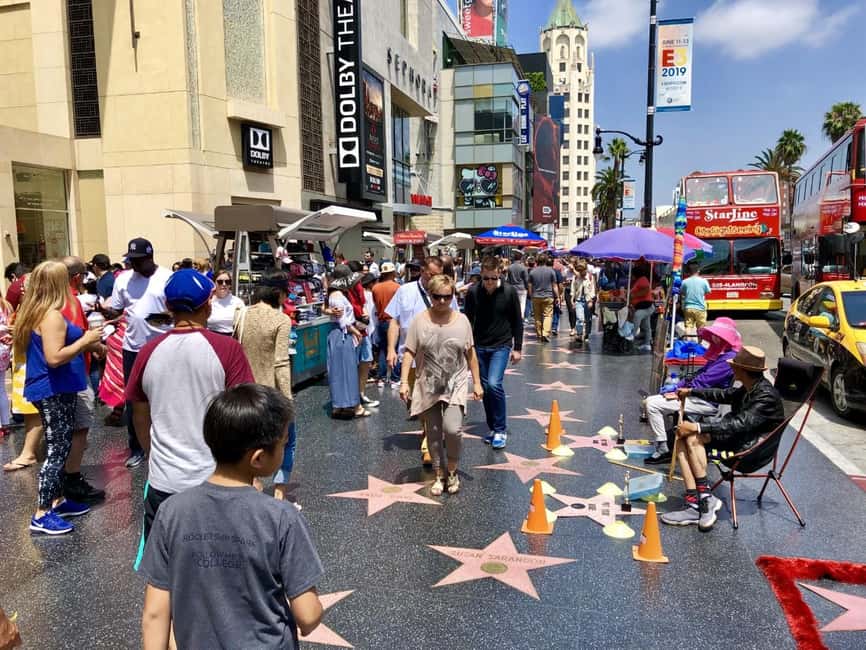 Los Angeles: Hollywood and Beverly Hills Guided Bus Tour - The Onboard 32-Inch TV: A Practical Bonus for What You Can’t See From the Street