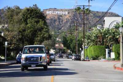 Los Angeles: Warner Bros Studio Hollywood & Bus Tour Package - Friends Central Perk and Big Bang Theory sets: the fan moments you can actually stand in