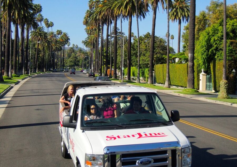 Los Angeles: Warner Bros Studio Hollywood & Bus Tour Package - Hop-on hop-off Hollywood Route: flexibility with 15 stops and the CitySightseeing app