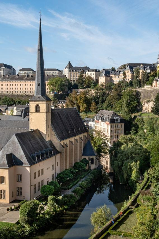 Luxembourg: City Bus Tour with Audio Guide and Headphones - Kirchberg: panoramas, elevators, and modern buildings