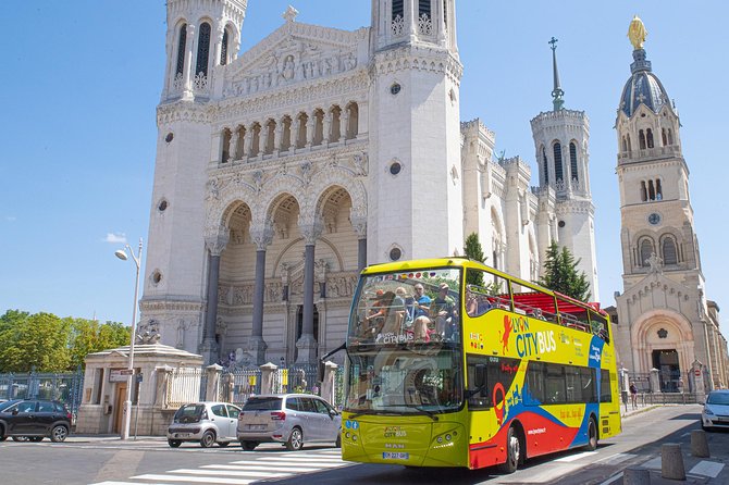Lyon Hop-On Hop-Off Tour with Audio Commentary - Getting the audio guide right: REWIND app + earbuds