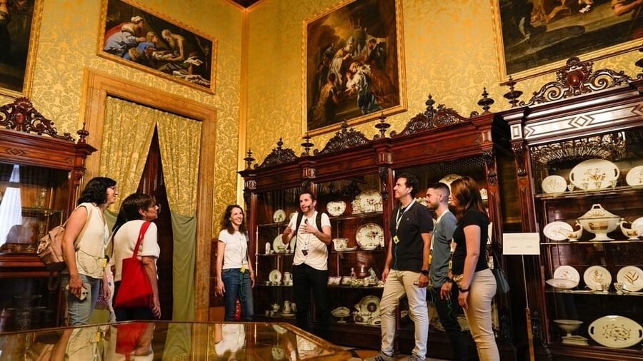 Madrid: 4-Hour Bus Tour with Royal Palace Admission - Gran Vía and Paseo de la Castellana: The Madrid of Avenues