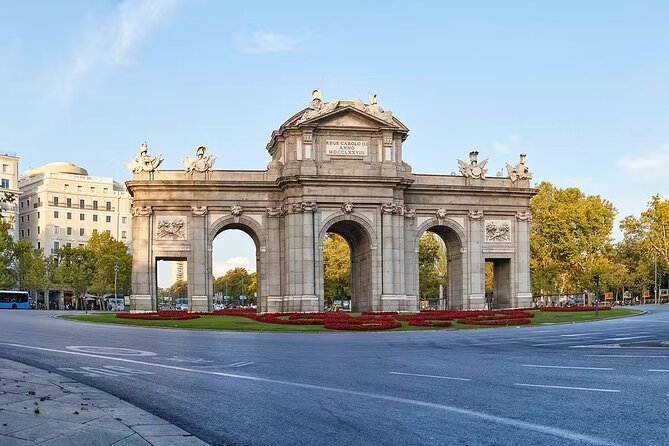 Madrid Big Bus Night Tour - Fuente de Neptuno, Prado, and the museum strip at night