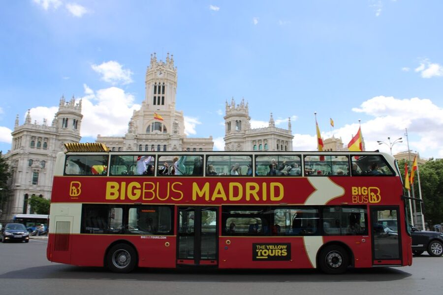 Madrid: Open-Top Big Bus Sightseeing Tour with Live Guide - Getting On at Fuente Neptuno: The Smart Start Point