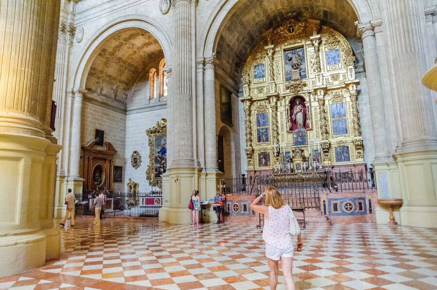 Malaga: City Sightseeing Hop-On Hop-Off Bus Tour - Center Malaga: Vialia, Calle Larios, and the Quick-Bite Advantage
