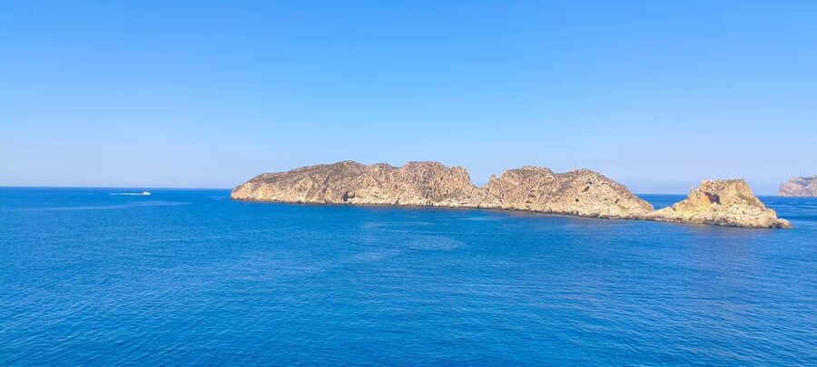 Mallorca: 3-hour bus tour around Calvià with 2 stops - The ride setup: air-conditioned comfort, headphones, and phone audio