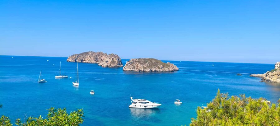 Mallorca: 3-hour bus tour around Calvià with 2 stops - Boulevard de Paguera and the coast-to-resort story
