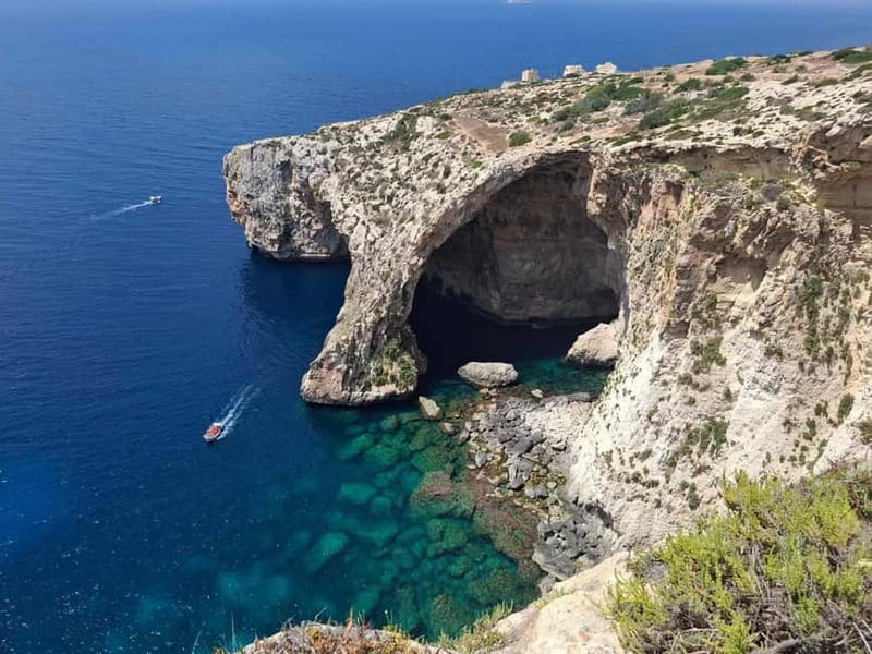 Malta: 5 hr Vintage Bus Tour - Mdina & Blue Grotto inc. food - Riding the vintage bus: part transport, part attraction