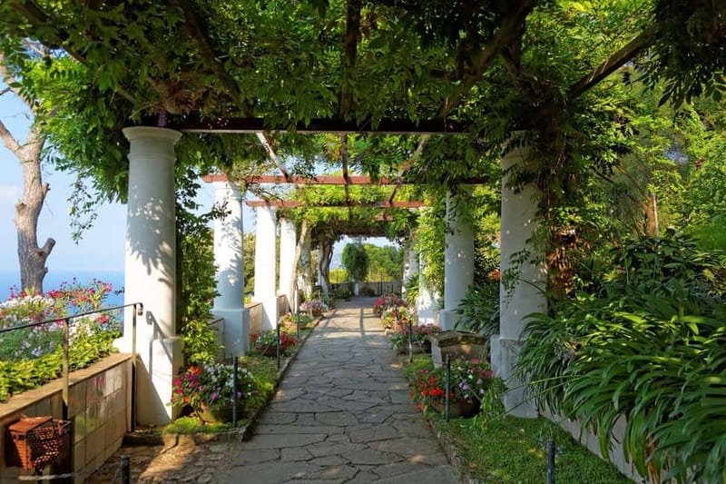 Marina Grande: Guided Capri Island Hop-On Hop-Off Bus Tour - Who this tour suits best (and who should skip it)