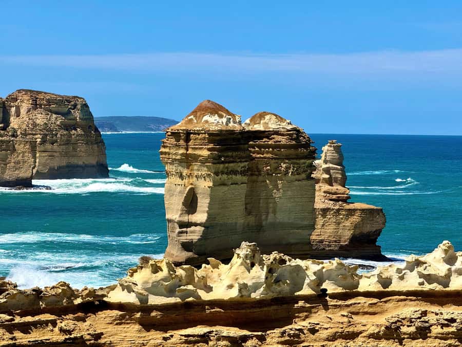 Melbourne Great Ocean Road Benz SmallGroup&LuxCoach BigGroup - Loch Ard Gorge viewpoints: dramatic cliffs with strong storytelling