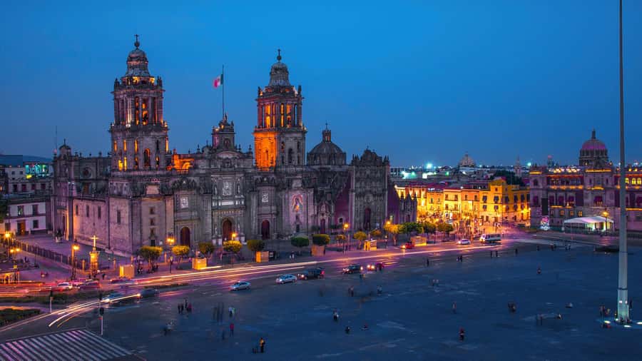 Mexico City: Night Bus Tour - Audioguide value: English and Spanish that actually help