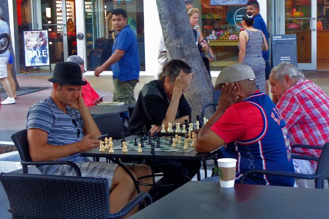 Miami City Half-Day Bus Tour with Optional Cruise - Lincoln Road: shopping and people-watching time