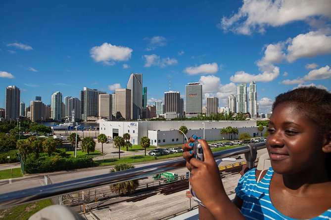 Miami: Hop-on Hop-off Tour + Cruise & Free 1-Hour Bike Rental - Downtown Miami (Stop 8): Monuments and City Views