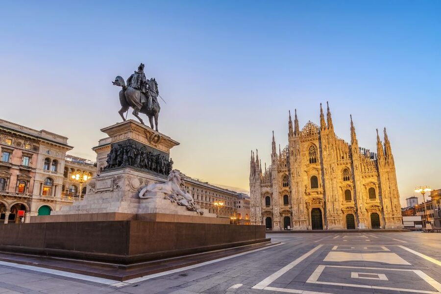 Milan: Duomo & Rooftop Tour with Optional Hop-On Hop-Off Bus - Why the Duomo rooftop tour works so well for first-timers