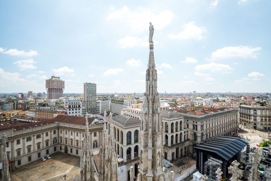 Milan: Duomo & Rooftop Tour with Optional Hop-On Hop-Off Bus - Priority entry plus a clear 2-hour rhythm