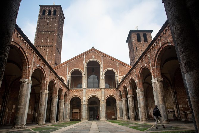 Milan Hop-On Hop-Off Bus Tour with Four Routes - Red Line (A): Duomo, Sforzesco, and La Scala at Transit Speed