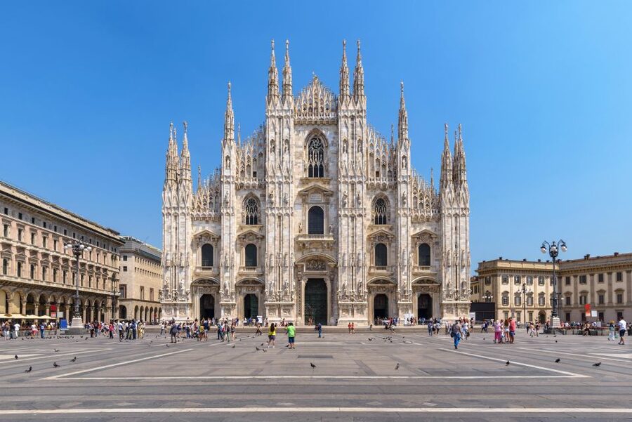 Milan: Skip-the-Line Duomo Guided Tour & Hop-on Hop-off Bus - The Duomo’s long timeline: from 1386 to 1965 (and the bell tower question)