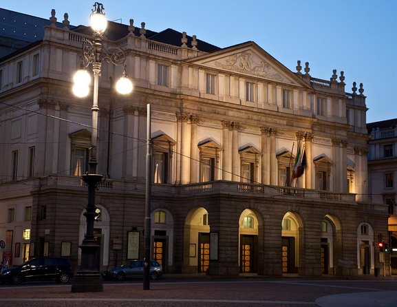 Milan: Skip-the-Line Duomo & La Scala Museum Guided Tour - The Optional Open Bus Upgrade: A Smart Way to Extend the Day