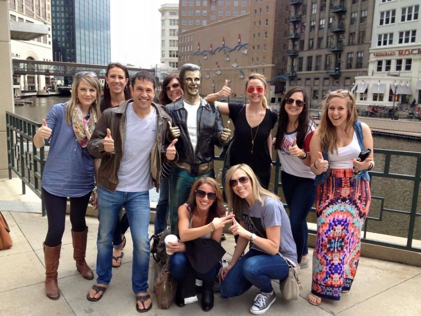 Milwaukee: Sightseeing Bus Tour - Third Ward and Milwaukee Public Market: where time for food makes sense