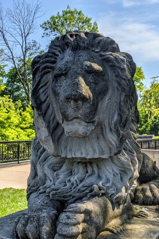 Milwaukee: Sightseeing Bus Tour - From downtown to the river, you learn the story behind the shape