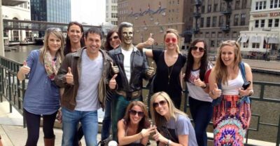 Milwaukee: Sightseeing Bus Tour - Start at City Hall: a downtown walk with big-city landmarks