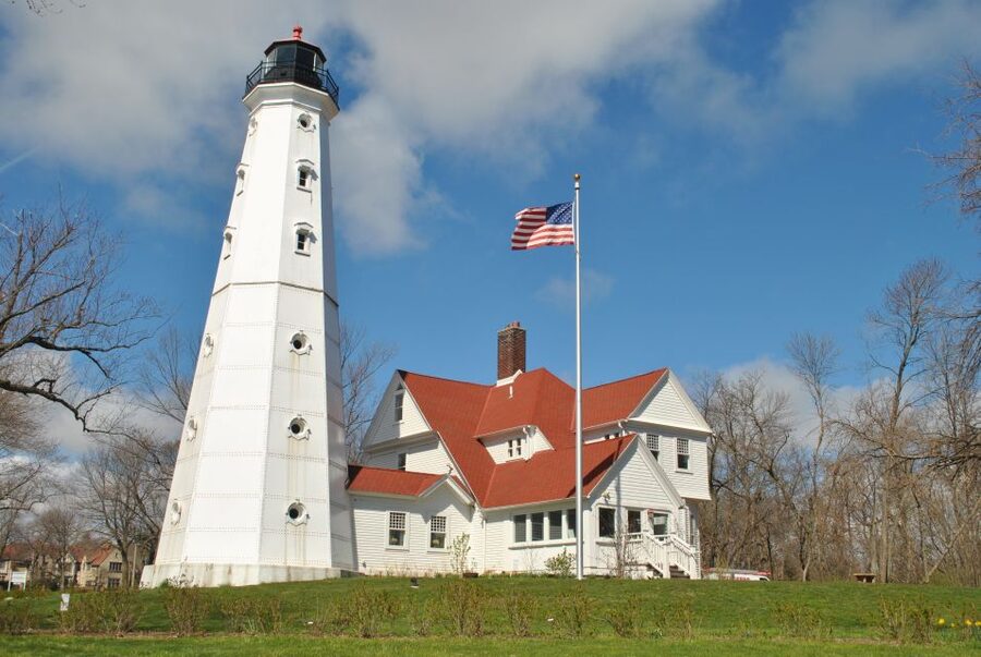 Milwaukee: Sightseeing Bus Tour - Lake Park to the North Point Lighthouse: Lake Michigan with room to breathe