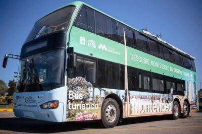 Montevideo: Sightseeing Hop-On Hop-Off Bus Tour - Central Circuit: Plaza Independencia, markets, and the classic Montevideo loop