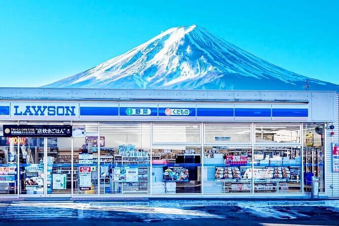 Mt. Fuji and Lake Kawaguchi Scenic 1-Day Bus Tour From Tokyo - The Kawaguchiko Lawson stop: a photo challenge with real-world road safety