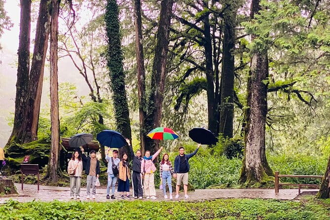 Mt. Fuji and Lake Kawaguchi Scenic 1-Day Bus Tour From Tokyo - Oishi Park on Lake Kawaguchi: upside-down Fuji and seasonal flower changes