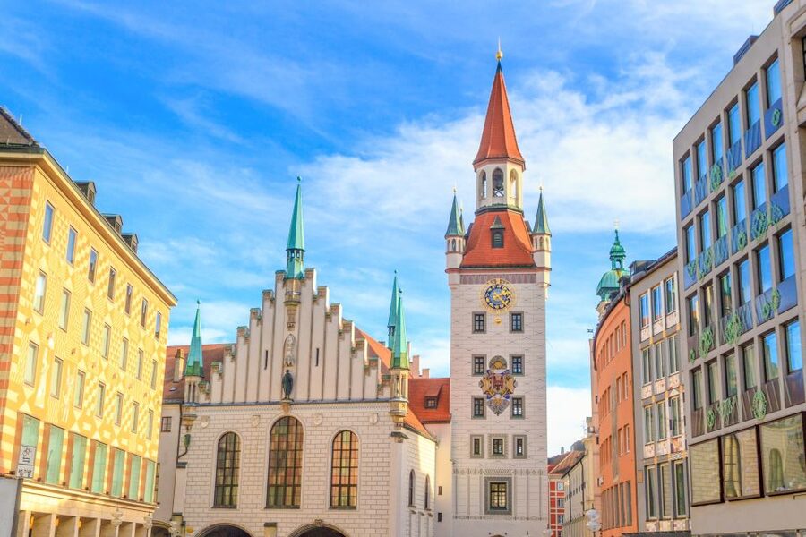 Munich Hop-On Hop-Off Tour: 1-Day or 2-Day Ticket - City Tour: Old Town basics, Marienplatz moments, Odeonsplatz stops
