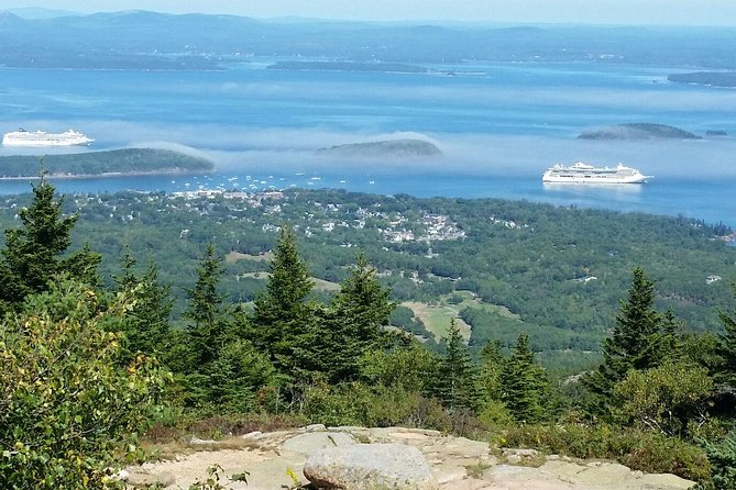 Narrated Bus Tour of Bar Harbor and Acadia National Park - Thunder Hole along Ocean Drive: 15 minutes of ocean drama