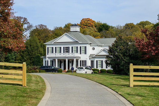 Nashville "Homes Of The Stars" Narrated Bus Tour with 30+ Celebrity Homes - Comfort checklist: air-conditioned coach, plus a winter reality