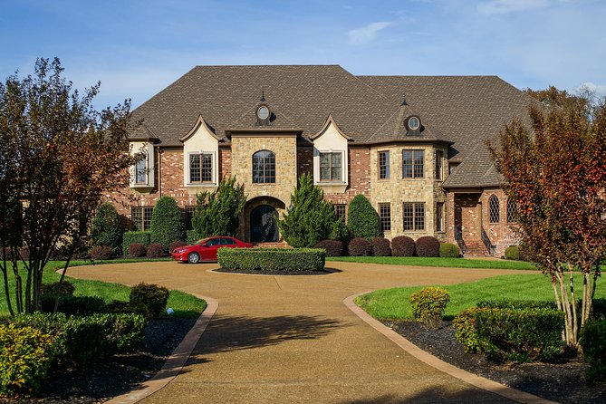 Nashville "Homes Of The Stars" Narrated Bus Tour with 30+ Celebrity Homes - Who this tour suits best (and who might want to skip)