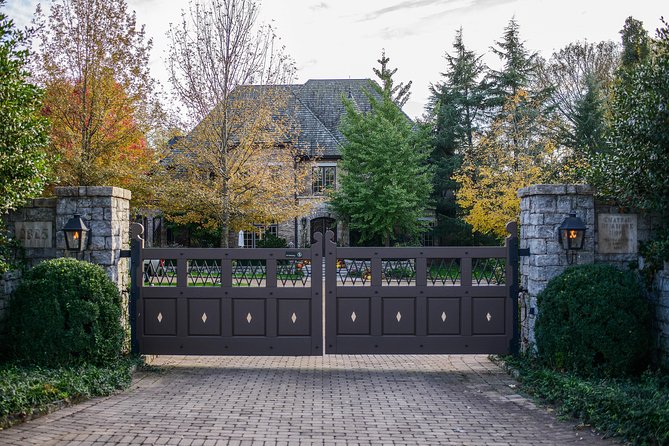 Nashville "Homes Of The Stars" Narrated Bus Tour with 30+ Celebrity Homes - Price and value: is $69.95 a smart spend?