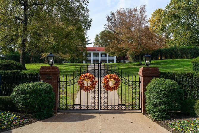 Nashville "Homes Of The Stars" Narrated Bus Tour with 30+ Celebrity Homes - Should you book this Nashville Homes of the Stars tour?