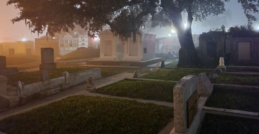 New Orleans: Cemetery Bus Tour At Dark with Exclusive Access - Key things you will notice on this tour