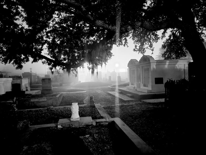 New Orleans: Cemetery Bus Tour At Dark with Exclusive Access - Meeting at the French Quarter and grabbing something before you go